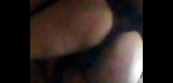  acaricio las nalgas de mi vieja y le doy un par de nalgaditas